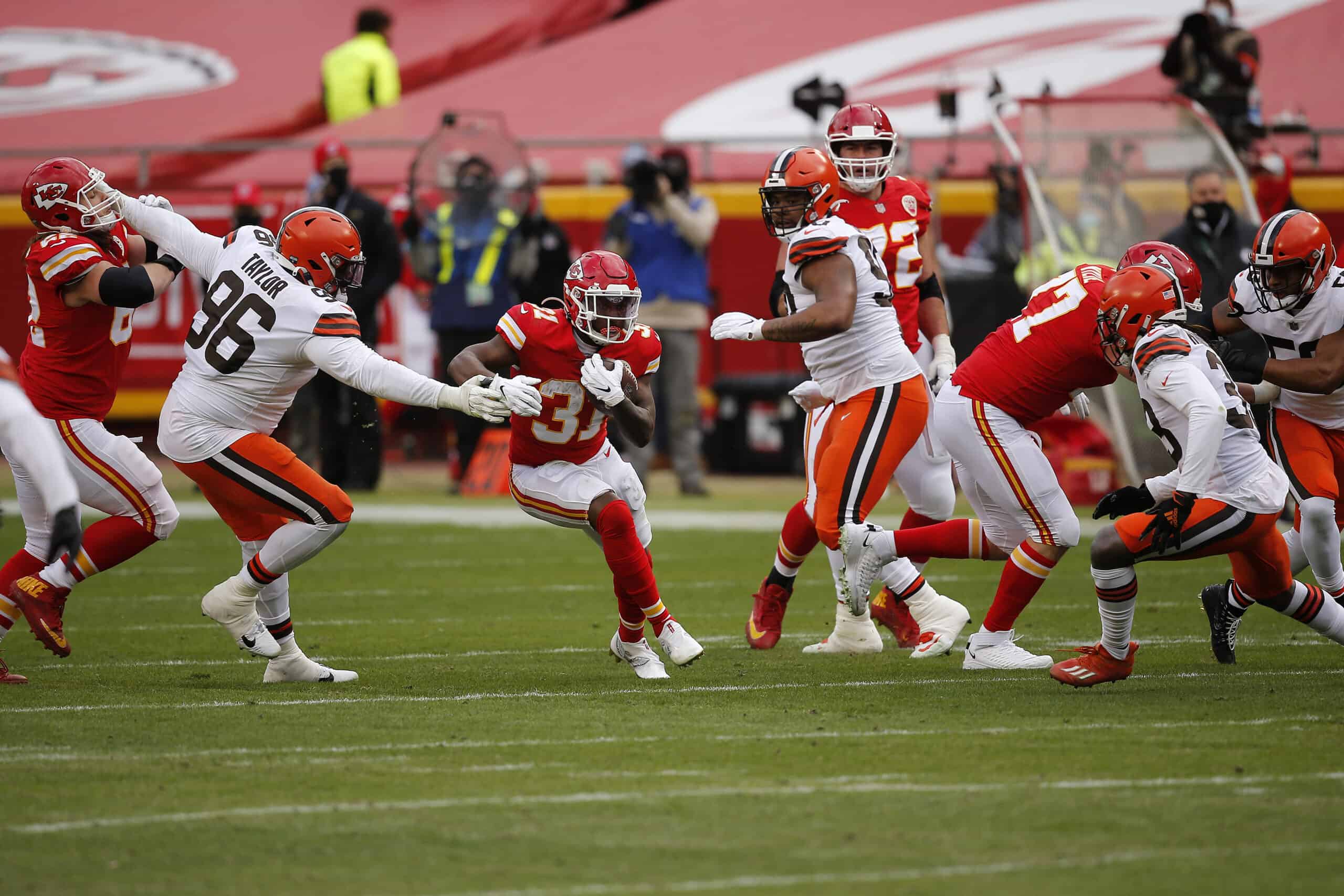 Running back Darrel Williams #31 of the Kansas City Chiefs carries the football against the defense of the Cleveland Browns at Arrowhead Stadium on January 17, 2021 in Kansas City, Missouri.