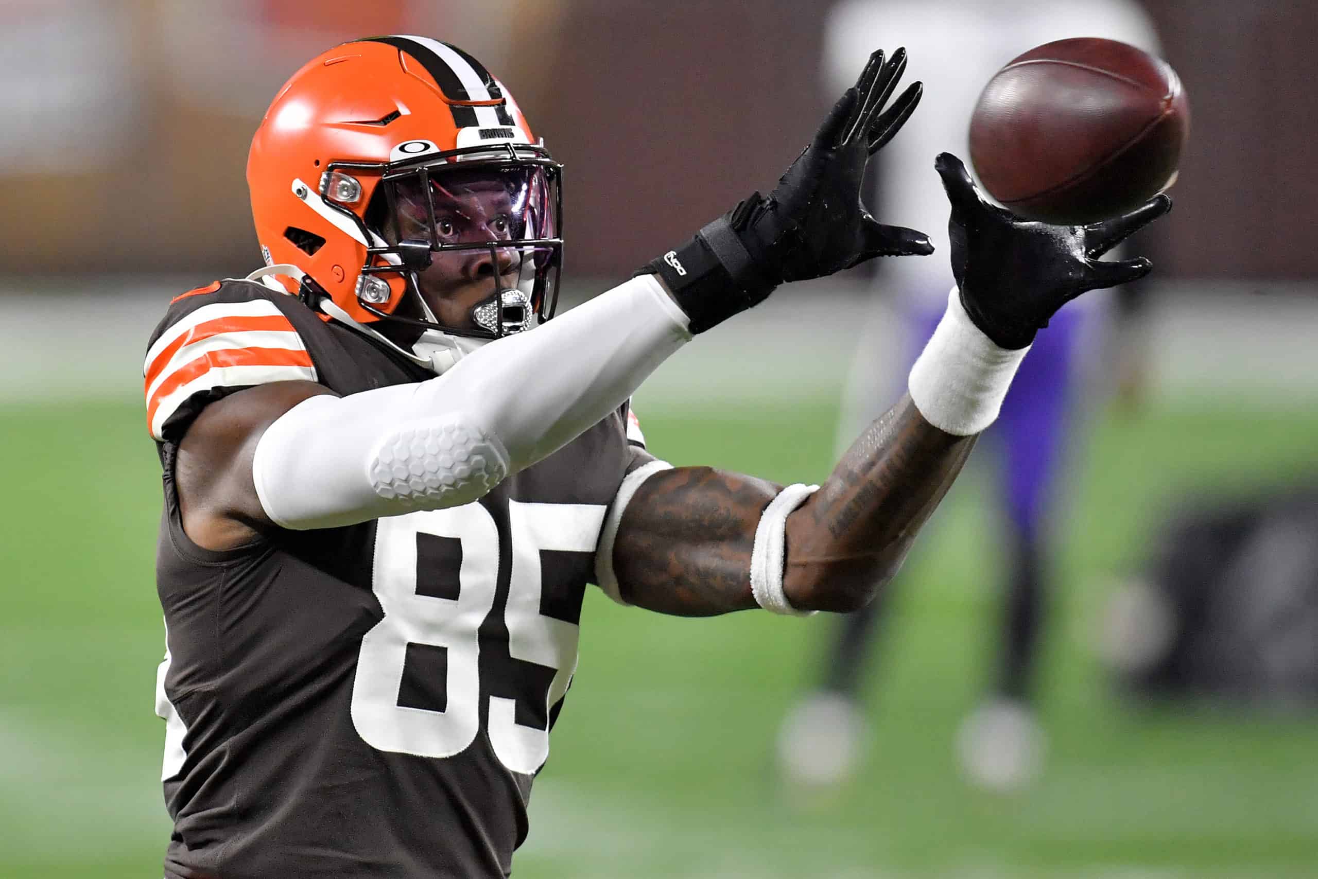 David Njoku #85 of the Cleveland Browns warms up prior to taking on the Baltimore Ravens in the game at FirstEnergy Stadium on December 14, 2020 in Cleveland, Ohio.