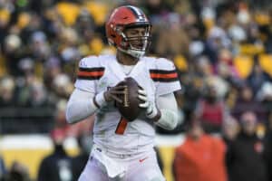 Cleveland Browns Quarterback DeShone Kizer (12) looks to pass during the game between the Cleveland Browns and the Pittsburgh Steelers on December 31, 2017 at Heinz Field in Pittsburgh, Pa.