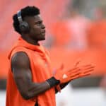 David Njoku #85 of the Cleveland Browns warms up prior to the game against the New York Jets at FirstEnergy Stadium on September 20, 2018 in Cleveland, Ohio.