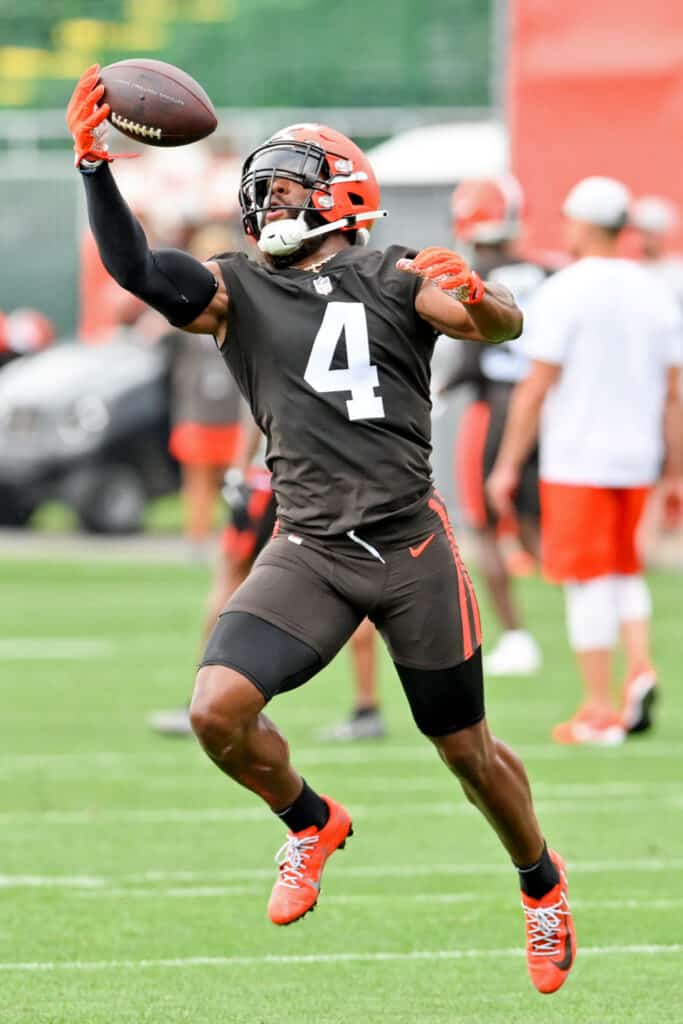 Middle linebacker Anthony Walker #4 of the Cleveland Browns runs a drill during the second day of Cleveland Browns Training Camp on July 29, 2021 in Berea, Ohio.