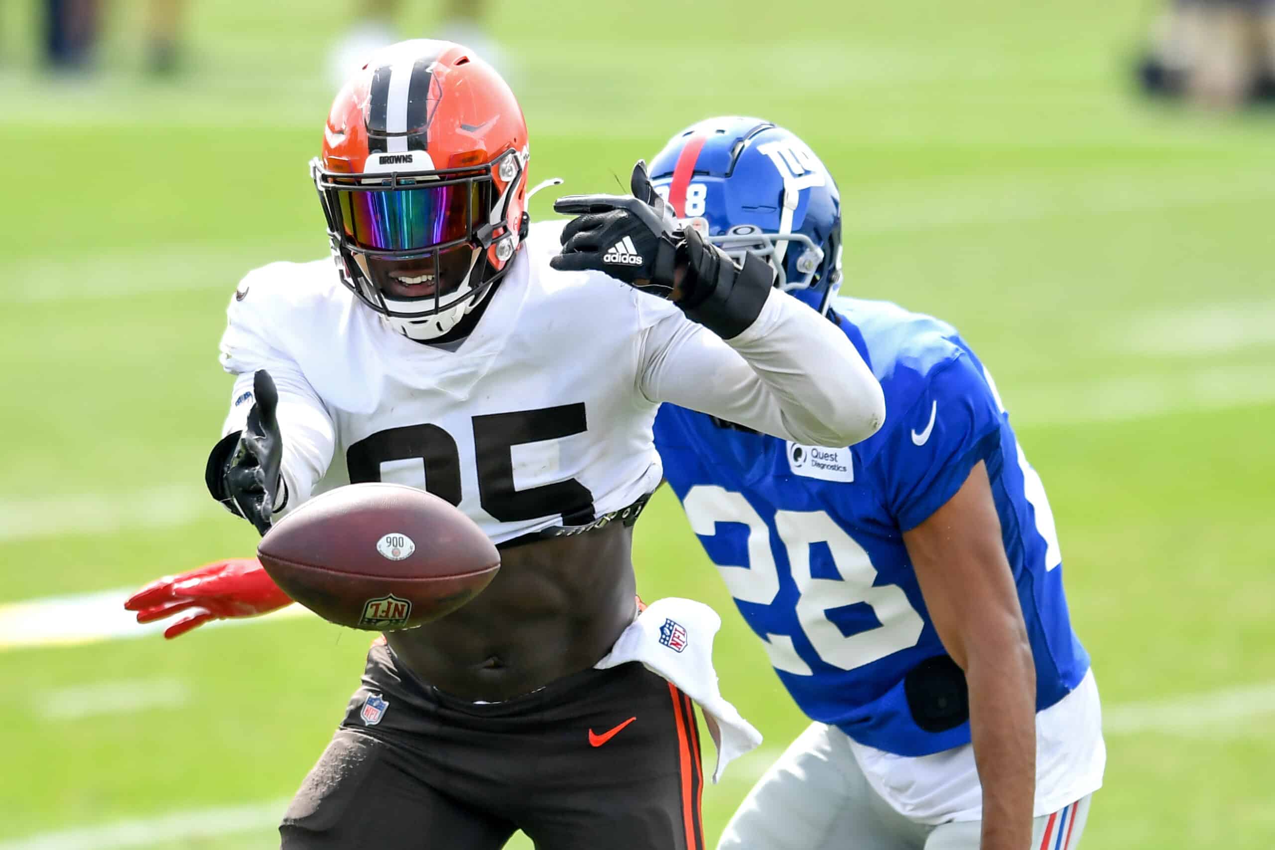 David Njoku #85 of the Cleveland Browns drops a pass during a joint practice with the New York Giants on August 19, 2021 in Berea, Ohio.