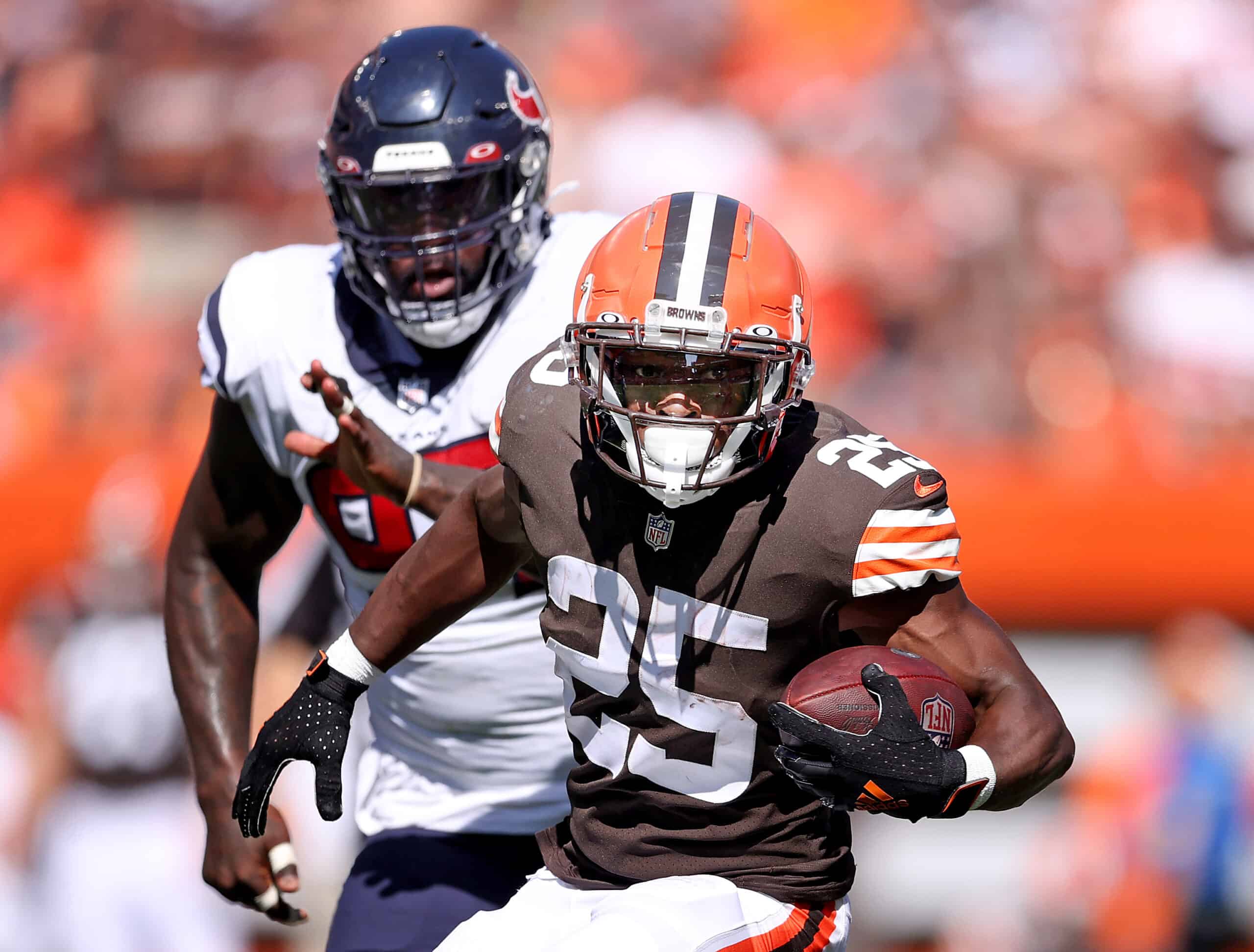 Running back Demetric Felton #25 of the Cleveland Browns catches the ball for a touchdown during the second half against the Houston Texans at FirstEnergy Stadium on September 19, 2021 in Cleveland, Ohio.