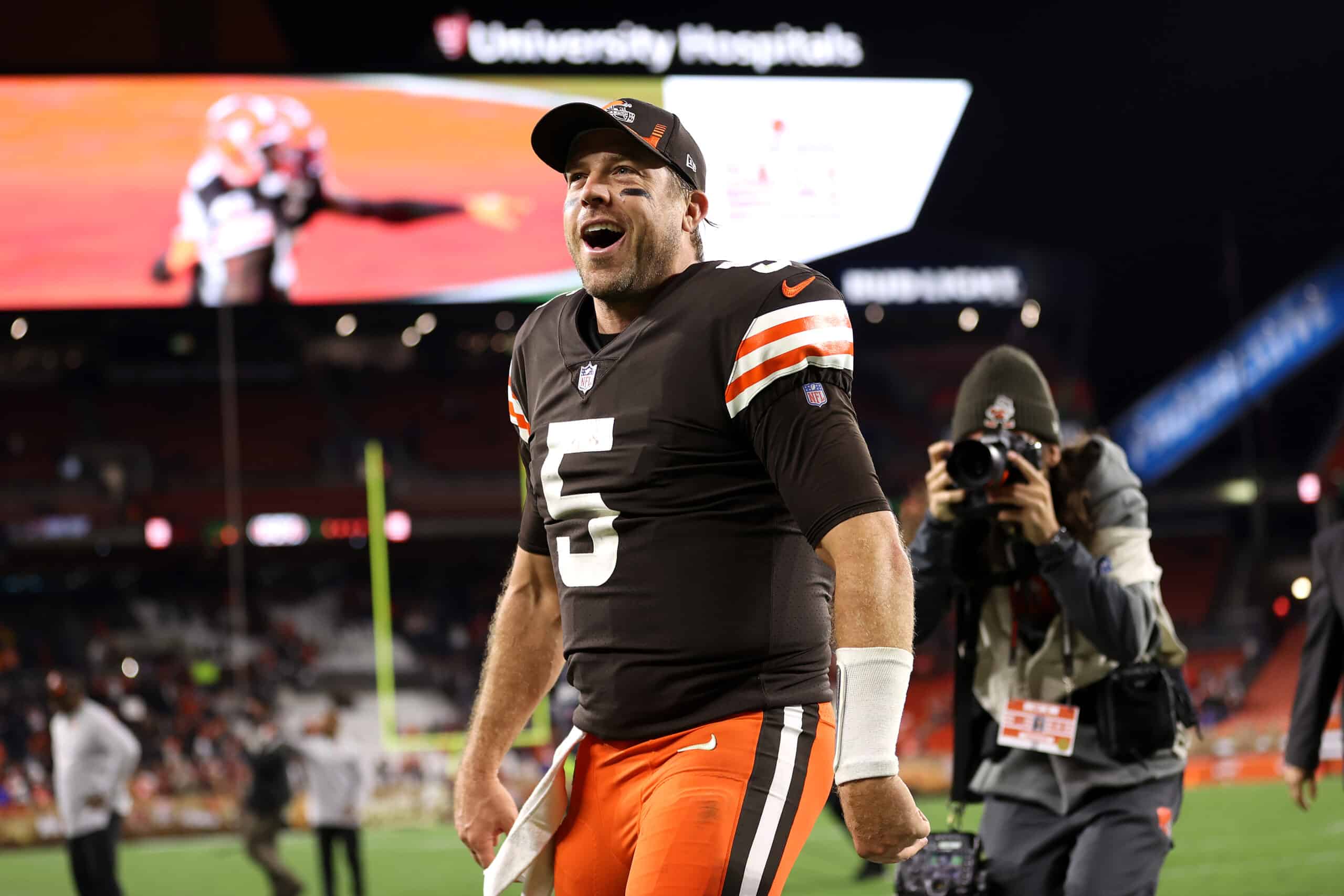 Quarterback Case Keenum #5 of the Cleveland Browns celebrates after the Browns defeated the Denver Broncos at FirstEnergy Stadium on October 21, 2021 in Cleveland, Ohio. 