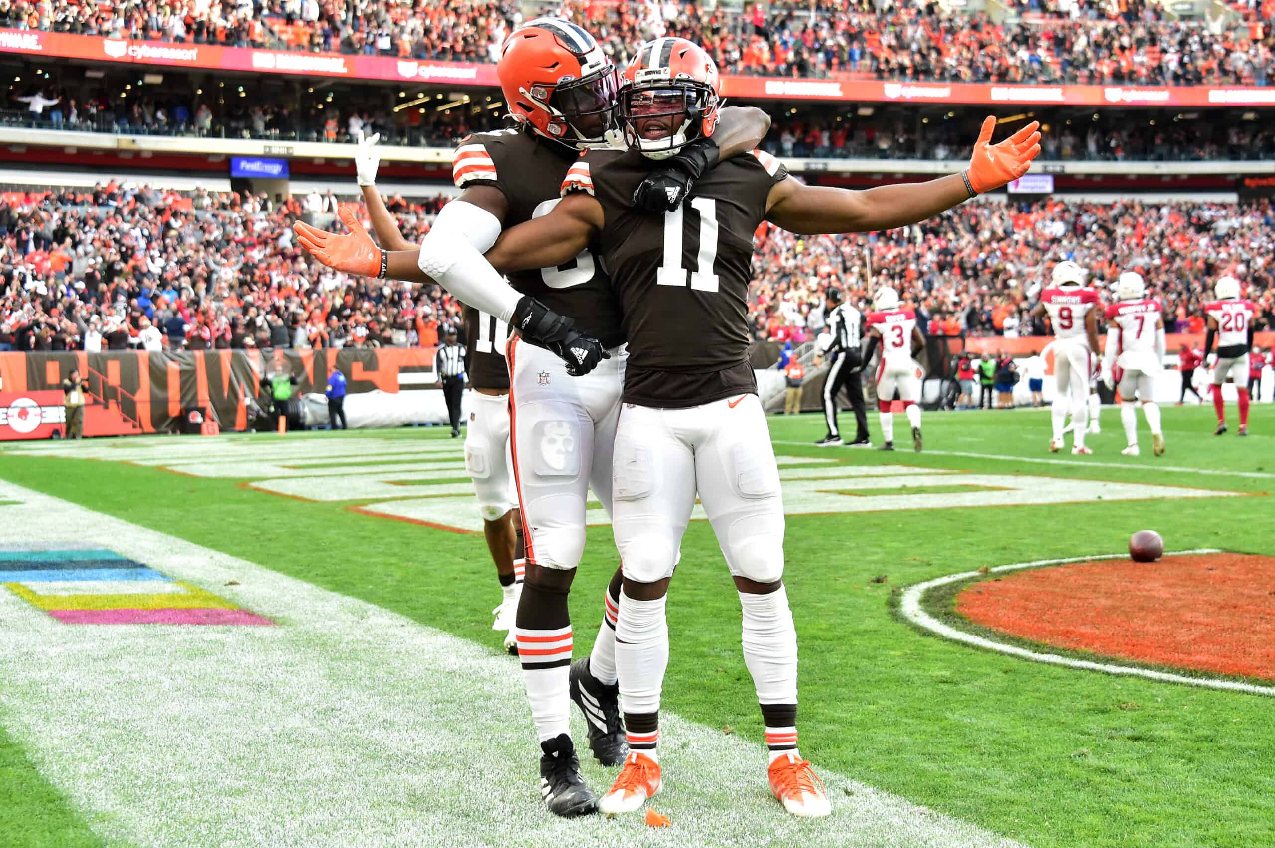 Donovan Peoples-Jones #11 of the Cleveland Browns celebrates after a touchdown reception to end the first half against the Arizona Cardinals at FirstEnergy Stadium on October 17, 2021 in Cleveland, Ohio. 