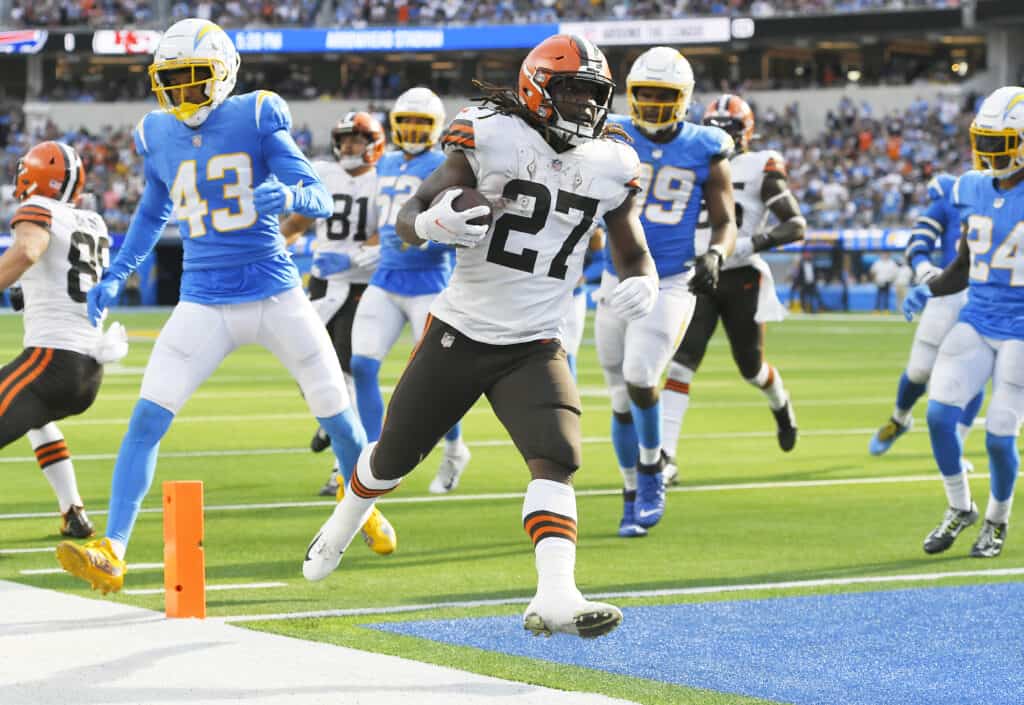 Kareem Hunt #27 of the Cleveland Browns runs for a touchdown during the fourth quarter against the Los Angeles Chargers at SoFi Stadium on October 10, 2021 in Inglewood, California.