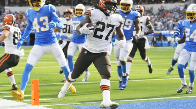 Kareem Hunt #27 of the Cleveland Browns runs for a touchdown during the fourth quarter against the Los Angeles Chargers at SoFi Stadium on October 10, 2021 in Inglewood, California.