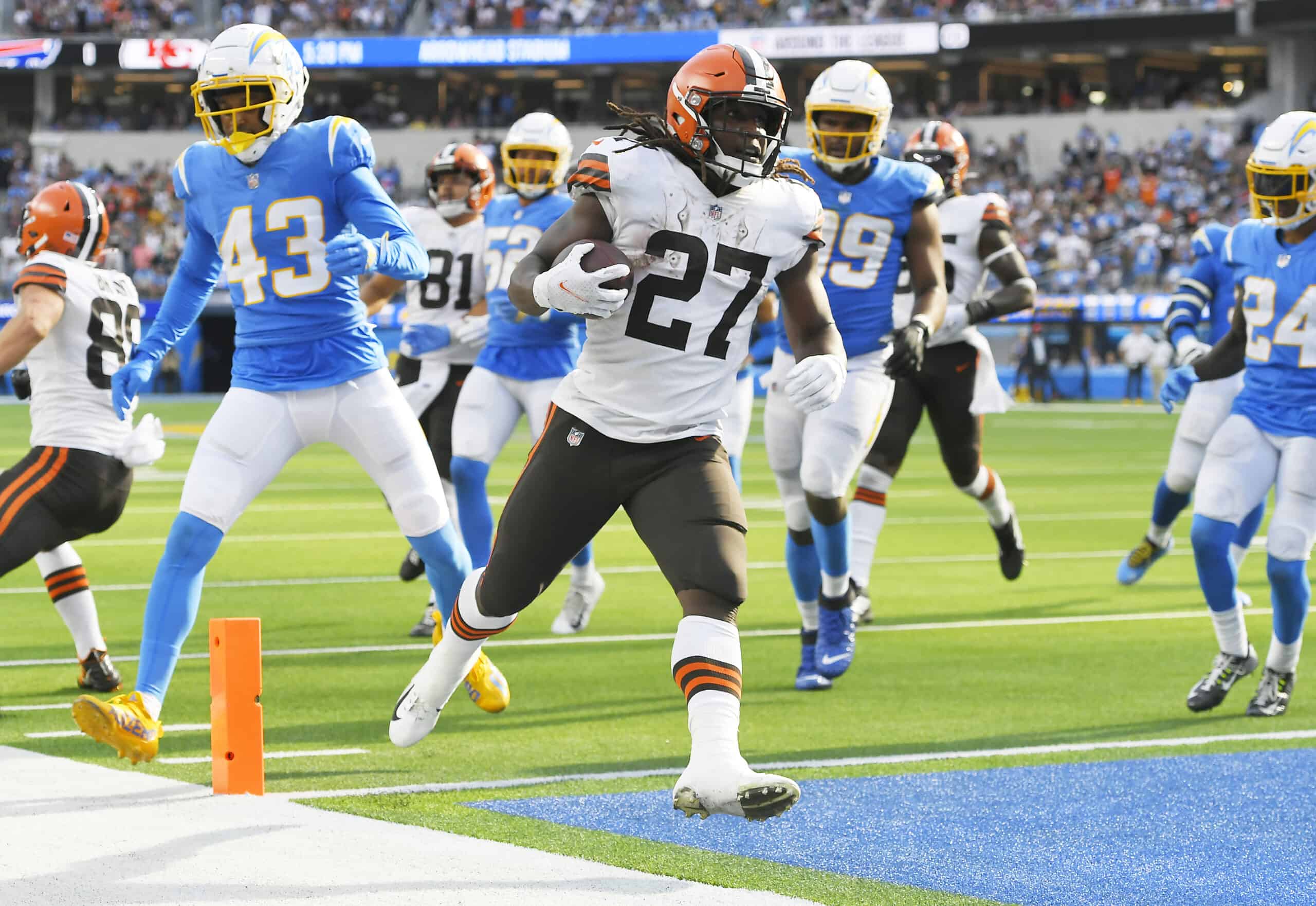 Kareem Hunt #27 of the Cleveland Browns runs for a touchdown during the fourth quarter against the Los Angeles Chargers at SoFi Stadium on October 10, 2021 in Inglewood, California. 