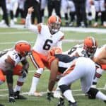 Baker Mayfield #6 of the Cleveland Browns gives instructions to his team against the Cincinnati Bengals at Paul Brown Stadium on October 25, 2020 in Cincinnati, Ohio.