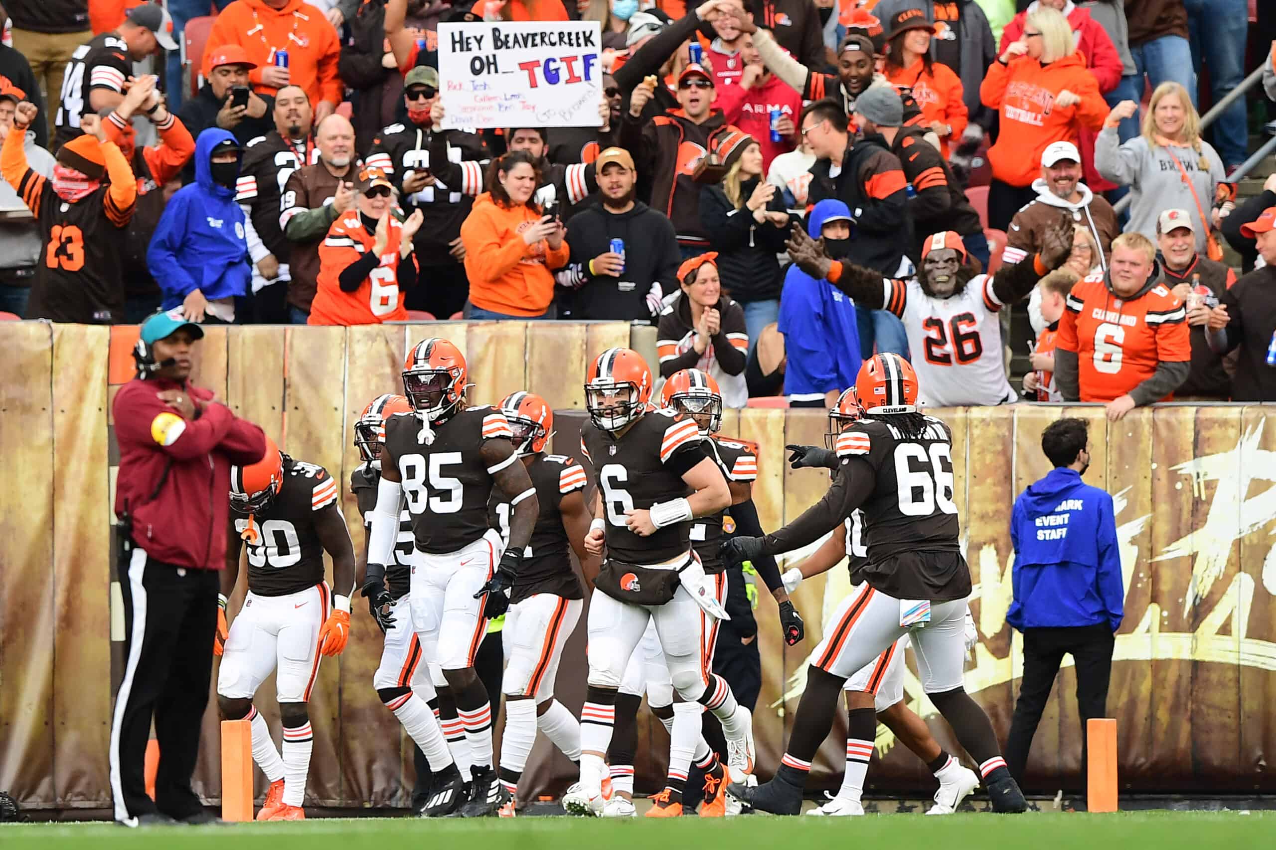 Baker Mayfield #6 of the Cleveland Browns celebrates a touchdown with teammates at the end of the second quarter against the Arizona Cardinals at FirstEnergy Stadium on October 17, 2021 in Cleveland, Ohio. 