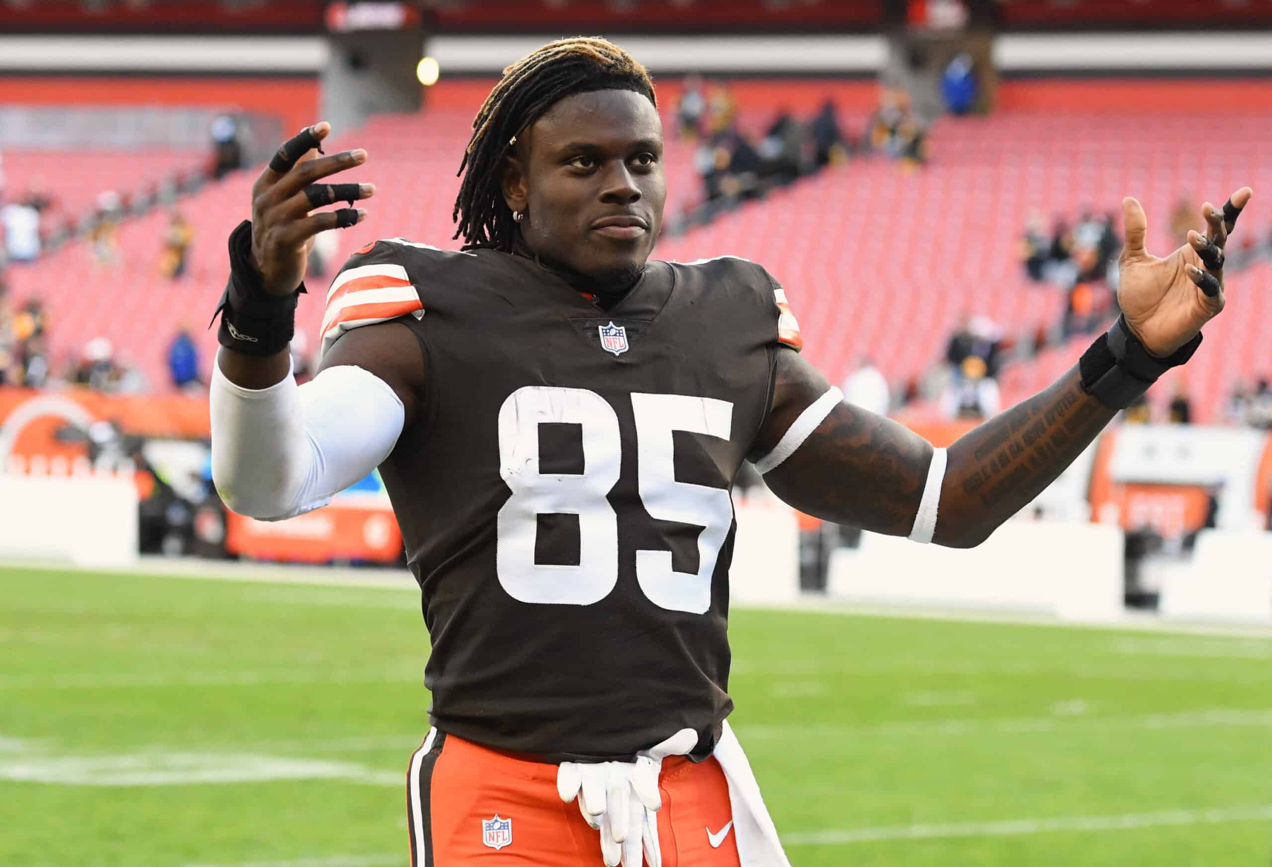 David Njoku #85 of the Cleveland Browns walks off the field after a 15-10 loss to the Pittsburgh Steelers at FirstEnergy Stadium on October 31, 2021 in Cleveland, Ohio.