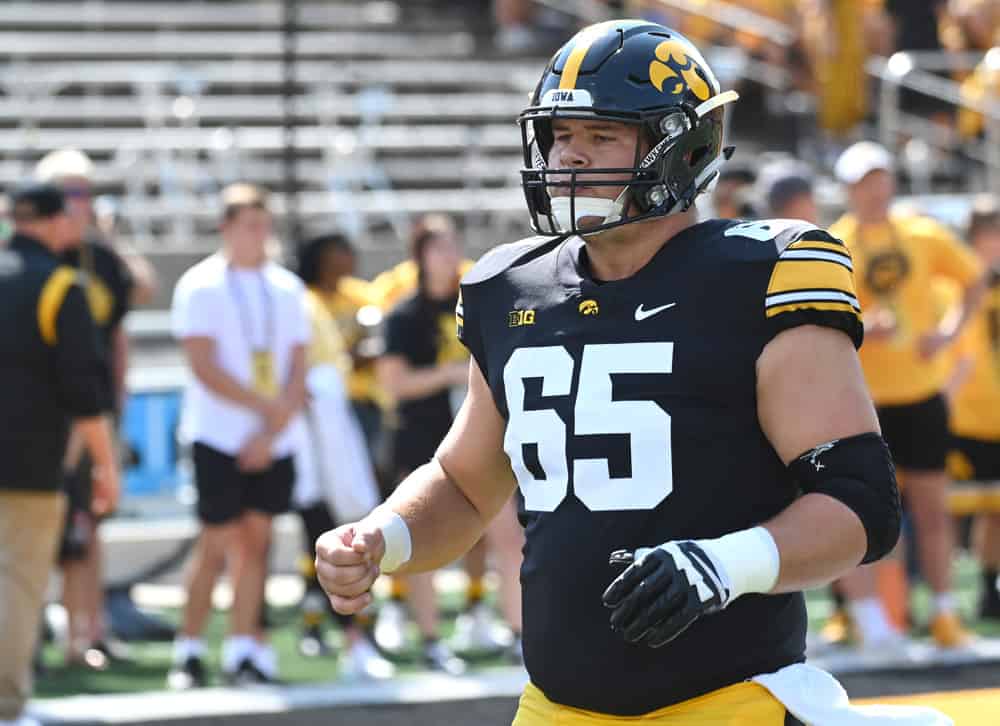 Iowa OC Tyler Linderbaum (65) warms up before a college football game between the Kent State Golden Flashes and the Iowa Hawkeyes on September 18, 2021, at Kinnick Stadium, Iowa City, IA. 