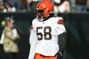 Cleveland Browns defensive tackle Malik McDowell (58) warms up before the game against the Cleveland Browns and the Cincinnati Bengals on November 7, 2021, at Paul Brown Stadium in Cincinnati, OH.