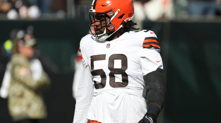 Cleveland Browns defensive tackle Malik McDowell (58) warms up before the game against the Cleveland Browns and the Cincinnati Bengals on November 7, 2021, at Paul Brown Stadium in Cincinnati, OH.