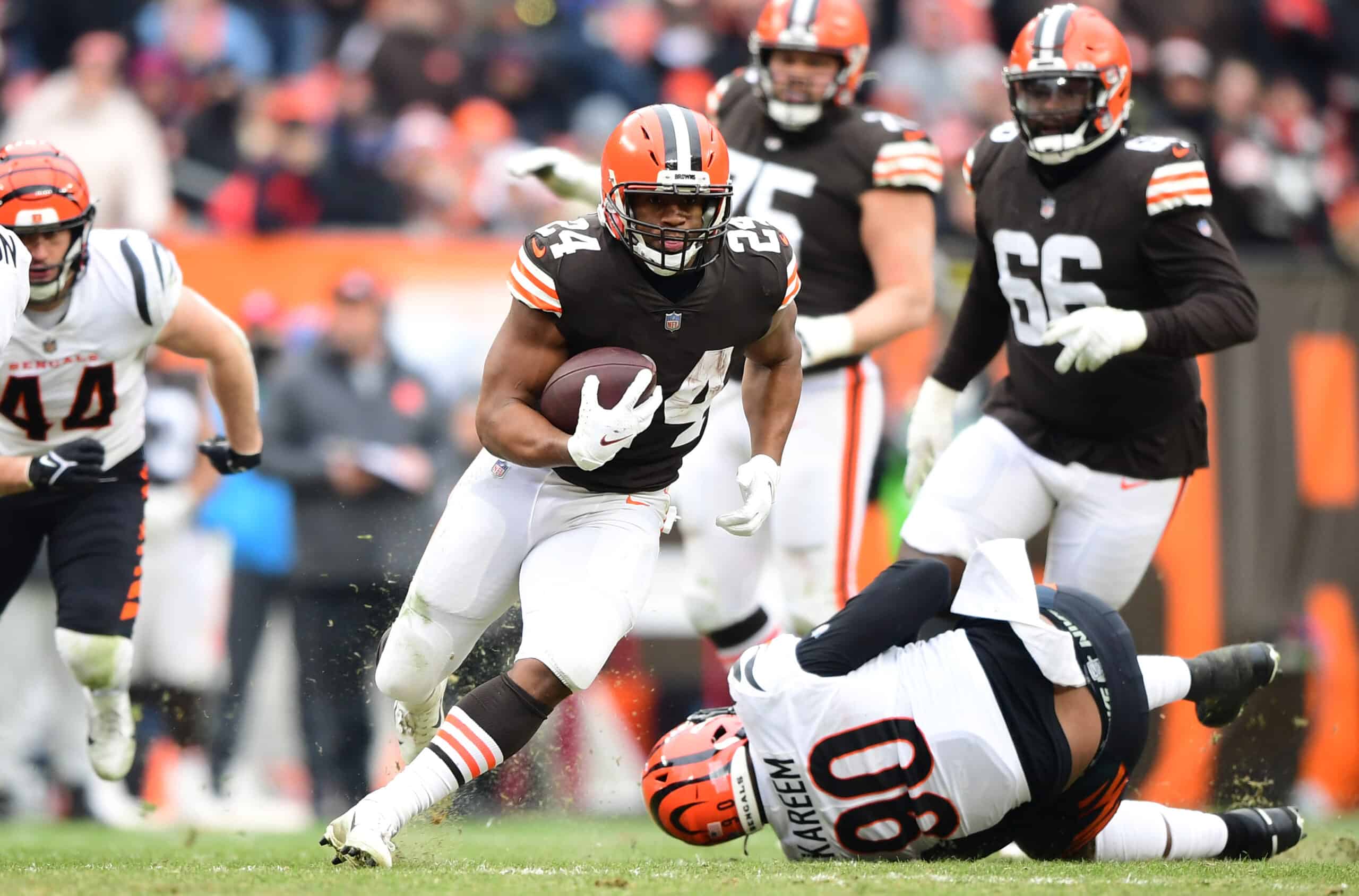 Nick Chubb #24 of the Cleveland Browns runs the ball during the third quarter against the Cincinnati Bengals at FirstEnergy Stadium on January 09, 2022 in Cleveland, Ohio.