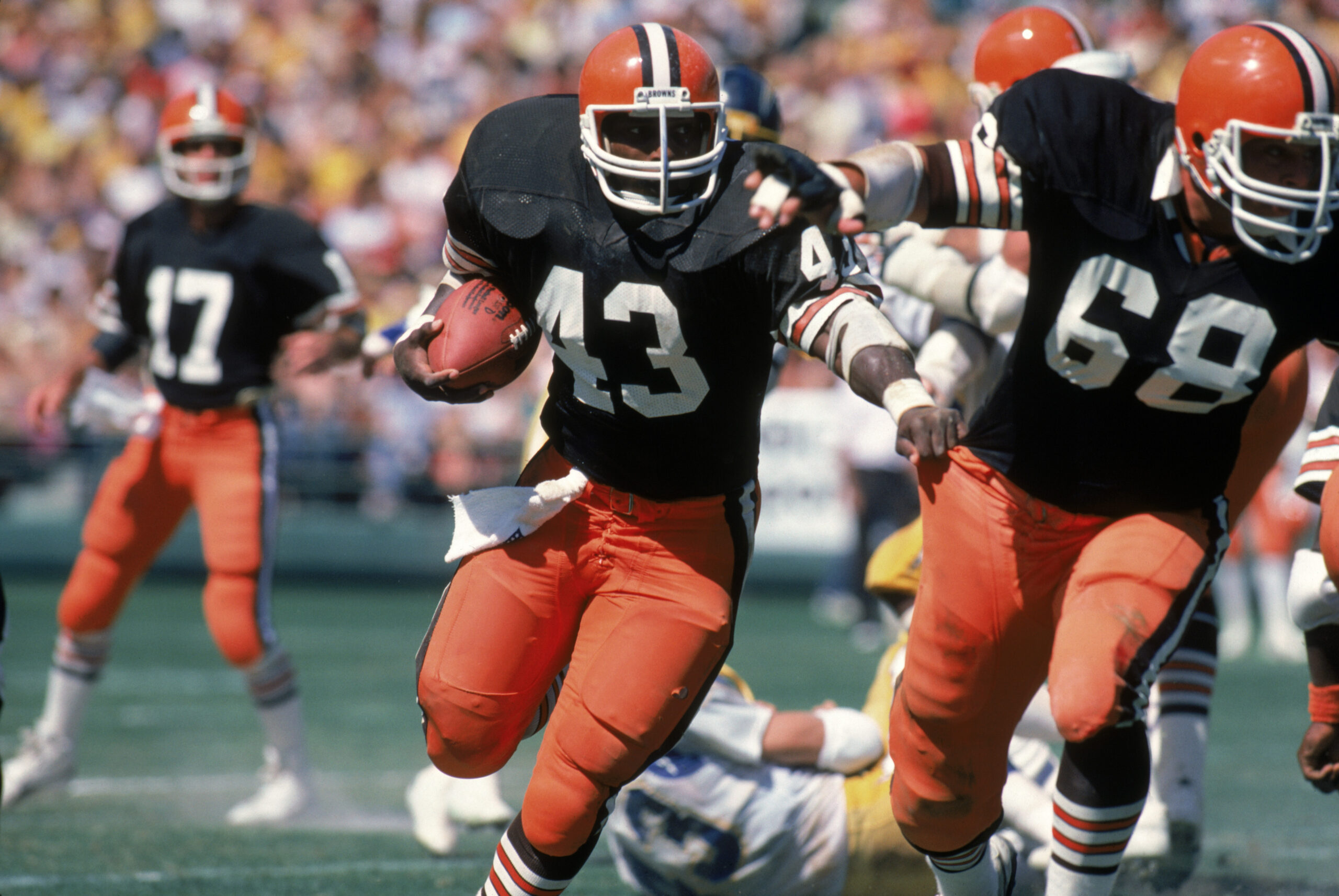 Full back Mike Pruitt #43 of the Cleveland Browns follows his blocker center Robert Jackson #68 during a game against the San Diego Chargers at Jack Murphy Stadium on September 25, 1983 in San Diego, California. The Browns won 30-24 in overtime. 