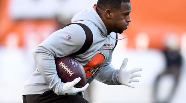 Nick Chubb #24 of the Cleveland Browns warms up prior to a game against the Las Vegas Raiders at FirstEnergy Stadium on December 20, 2021 in Cleveland, Ohio.