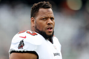 Ndamukong Suh #93 of the Tampa Bay Buccaneers warms up prior to the game against the New York Jets at MetLife Stadium on January 02, 2022 in East Rutherford, New Jersey.