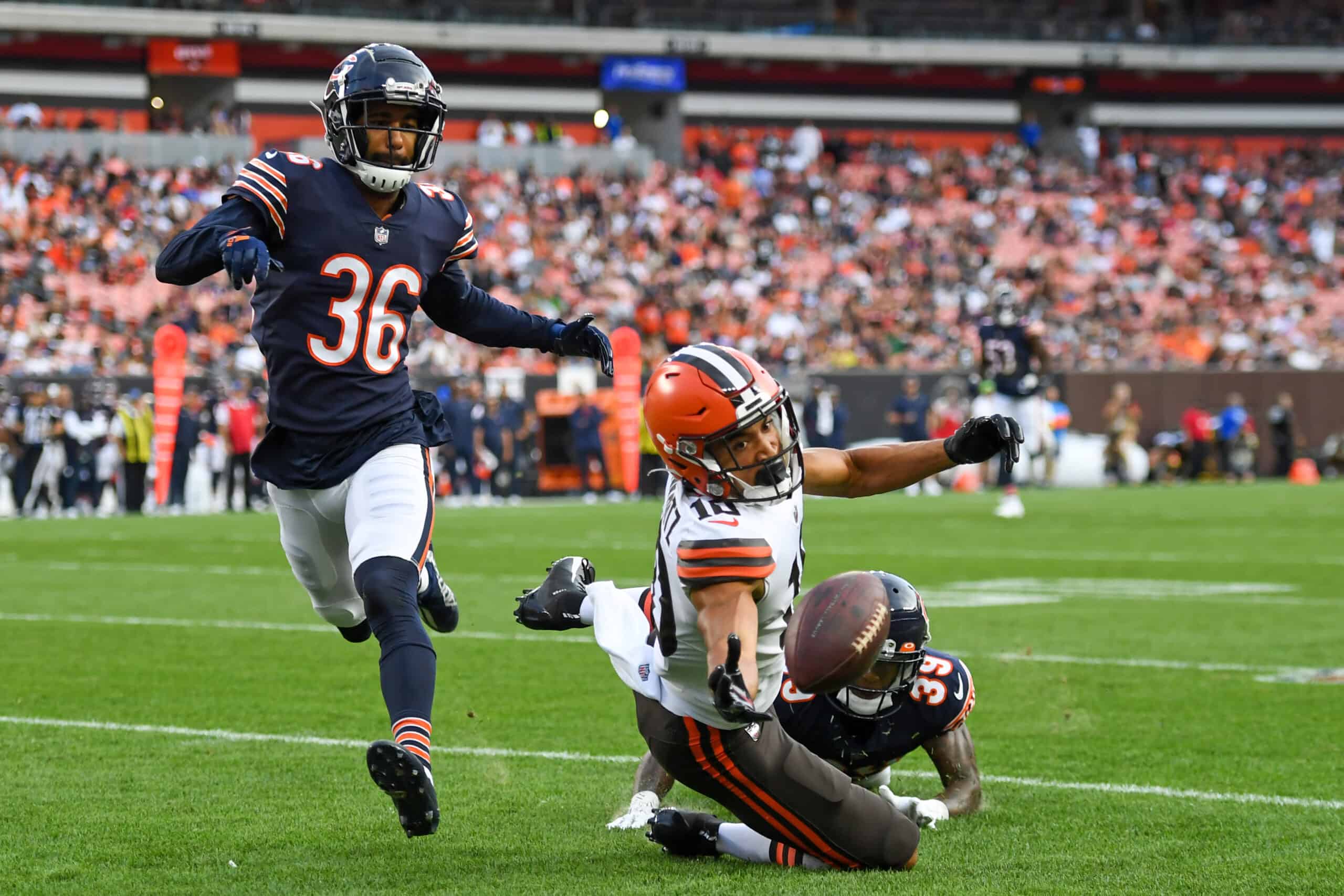 Anthony Schwartz #10 of the Cleveland Browns attempts to catch a pass against Greg Stroman Jr. #39 and DeAndre Houston-Carson #36 of the Chicago Bears during the first half of a preseason game at FirstEnergy Stadium on August 27, 2022 in Cleveland, Ohio. 