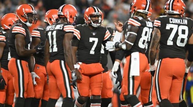 Pittsburgh Steelers v Cleveland Browns