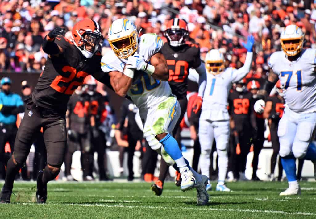 NFL Insider Highlights 2 Things Wrong With Browns’ Defense