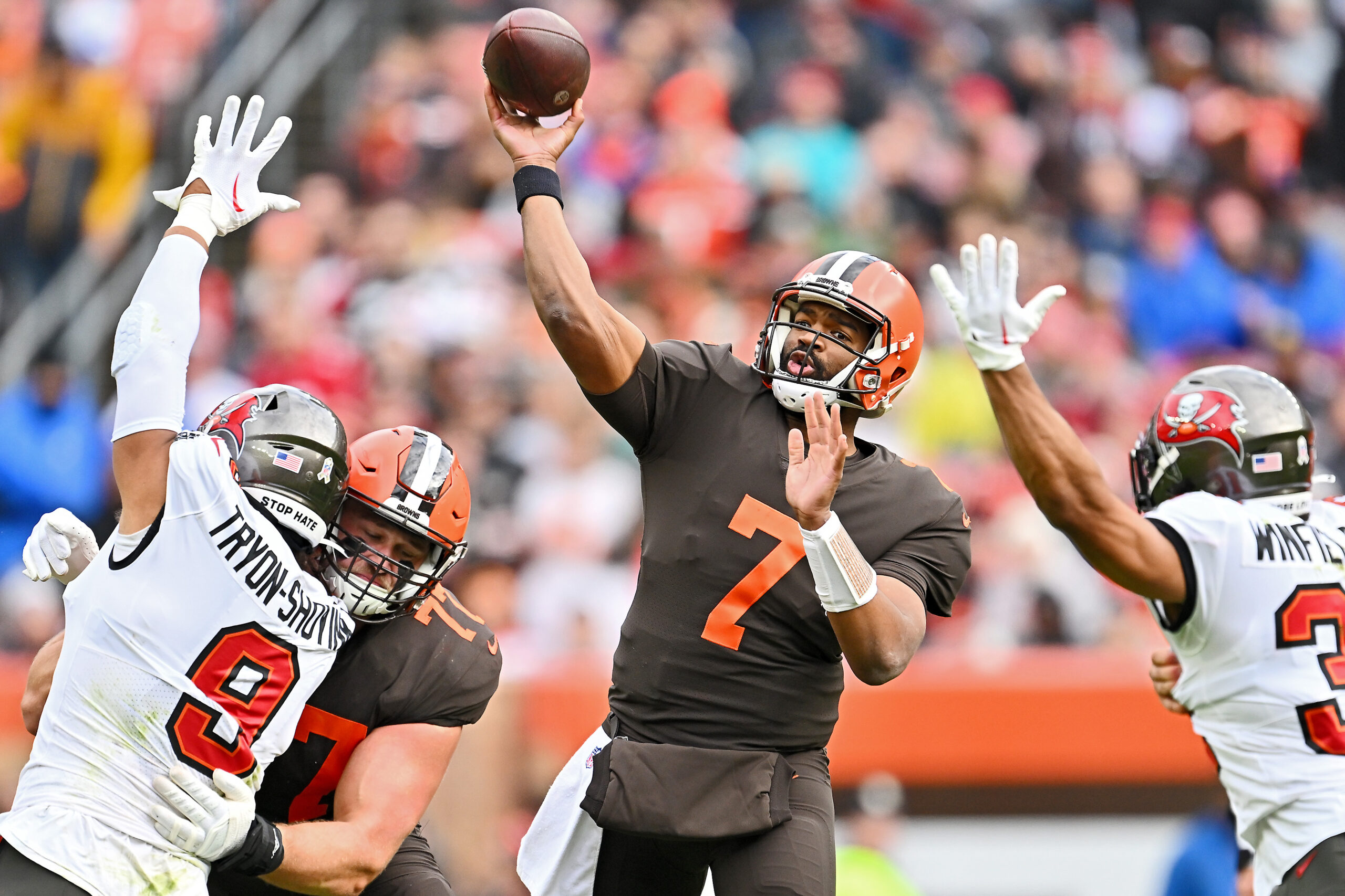 Jacoby Brissett #7 of the Cleveland Browns throws the ball during the first half against the Tampa Bay Buccaneers at FirstEnergy Stadium on November 27, 2022 in Cleveland, Ohio.