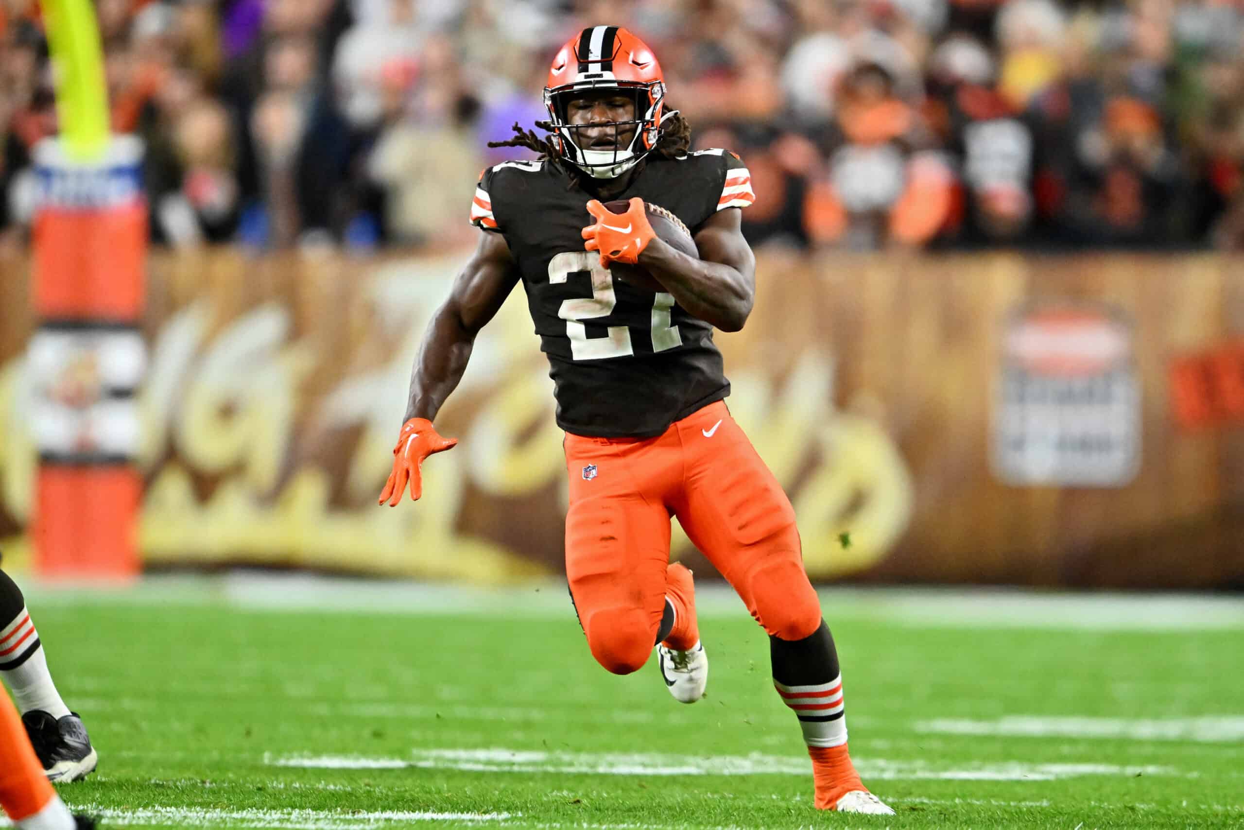 Kareem Hunt #27 of the Cleveland Browns runs the ball during the second half of the game against the Cincinnati Bengals at FirstEnergy Stadium on October 31, 2022 in Cleveland, Ohio.