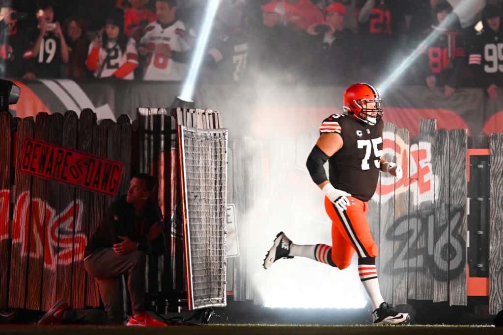 Pittsburgh Steelers v Cleveland Browns