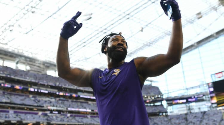 Za'Darius Smith #55 of the Minnesota Vikings warms up prior to the NFC Wild Card playoff gwarms up prior to the NFC Wild Card playoff game against the New York Giants at U.S. Bank Stadium on January 15, 2023 in Minneapolis, Minnesota.