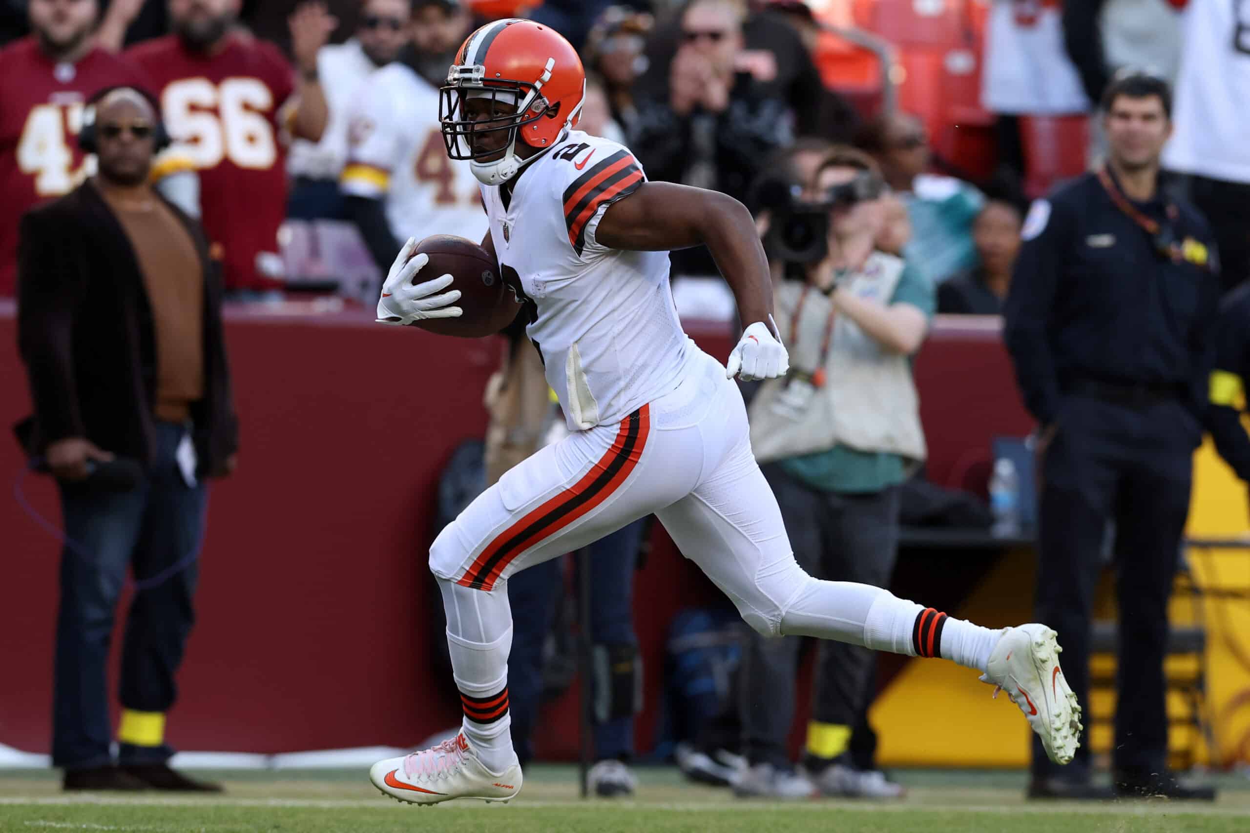 Amari Cooper #2 of the Cleveland Browns scores a touchdown on a 33 yard pass during the fourth quarter against the Washington Commanders at FedExField on January 01, 2023 in Landover, Maryland.