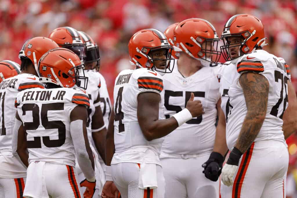 Joel Bitonio Agrees With Deshaun Watson About Communication