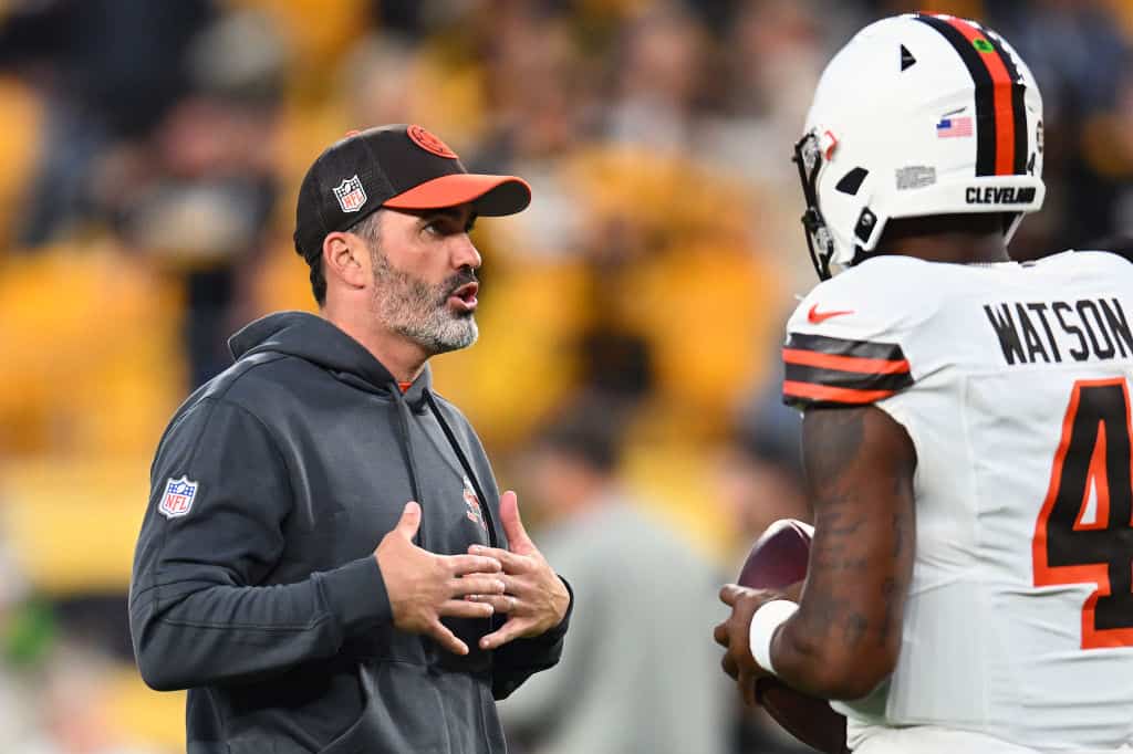 Head coach Kevin Stefanski of the Cleveland Browns speaks with Deshaun Watson #4 during warmups prior to the game against the Pittsburgh Steelers at Acrisure Stadium on September 18, 2023 in Pittsburgh, Pennsylvania.