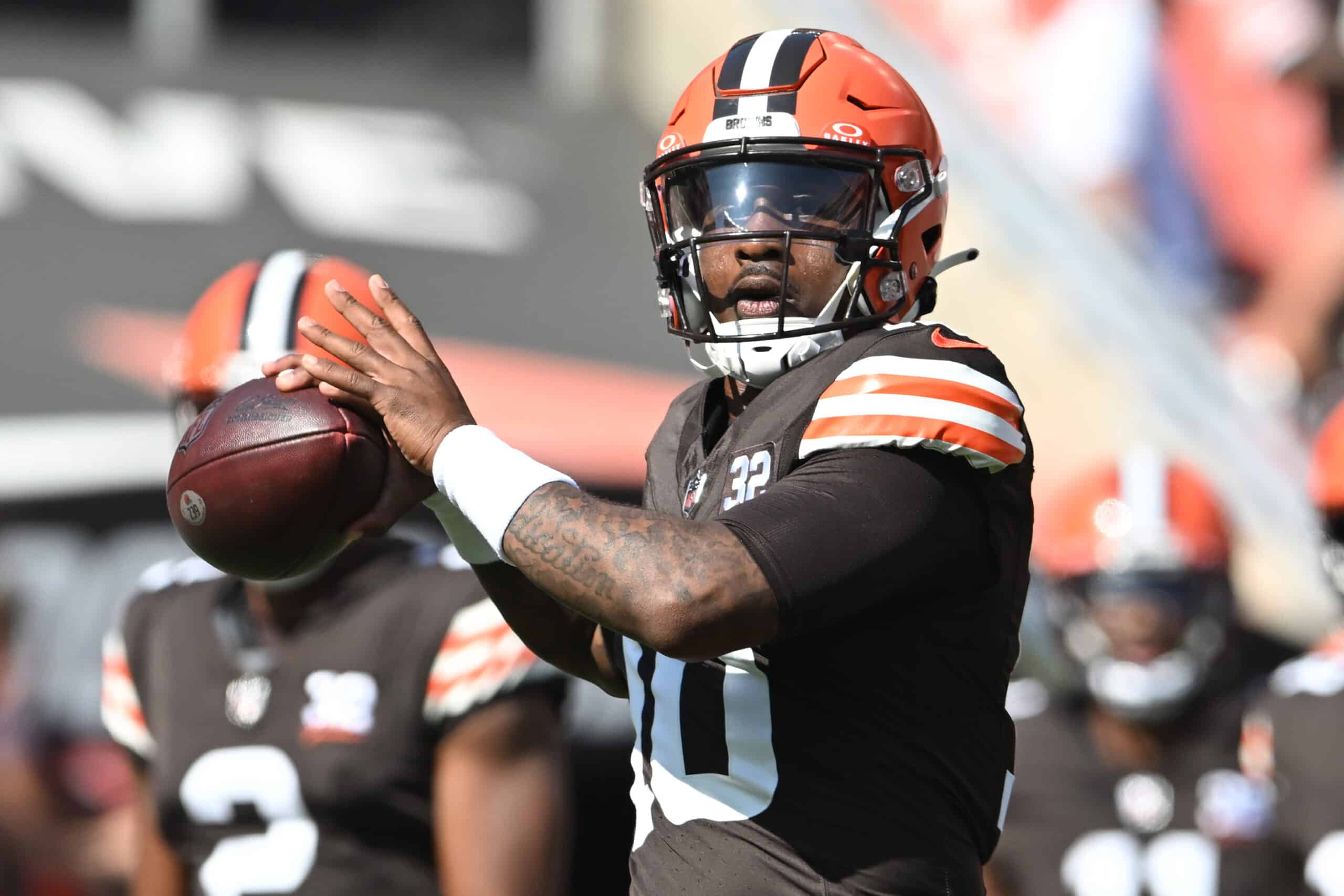 P. J. Walker #10 of the Cleveland Browns warms up prior to a game against the Baltimore Ravens at Cleveland Browns Stadium on October 01, 2023 in Cleveland, Ohio.