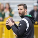 Joe Flacco #19 of the New York Jets warms up at Lambeau Field on October 16, 2022 in Green Bay, Wisconsin.