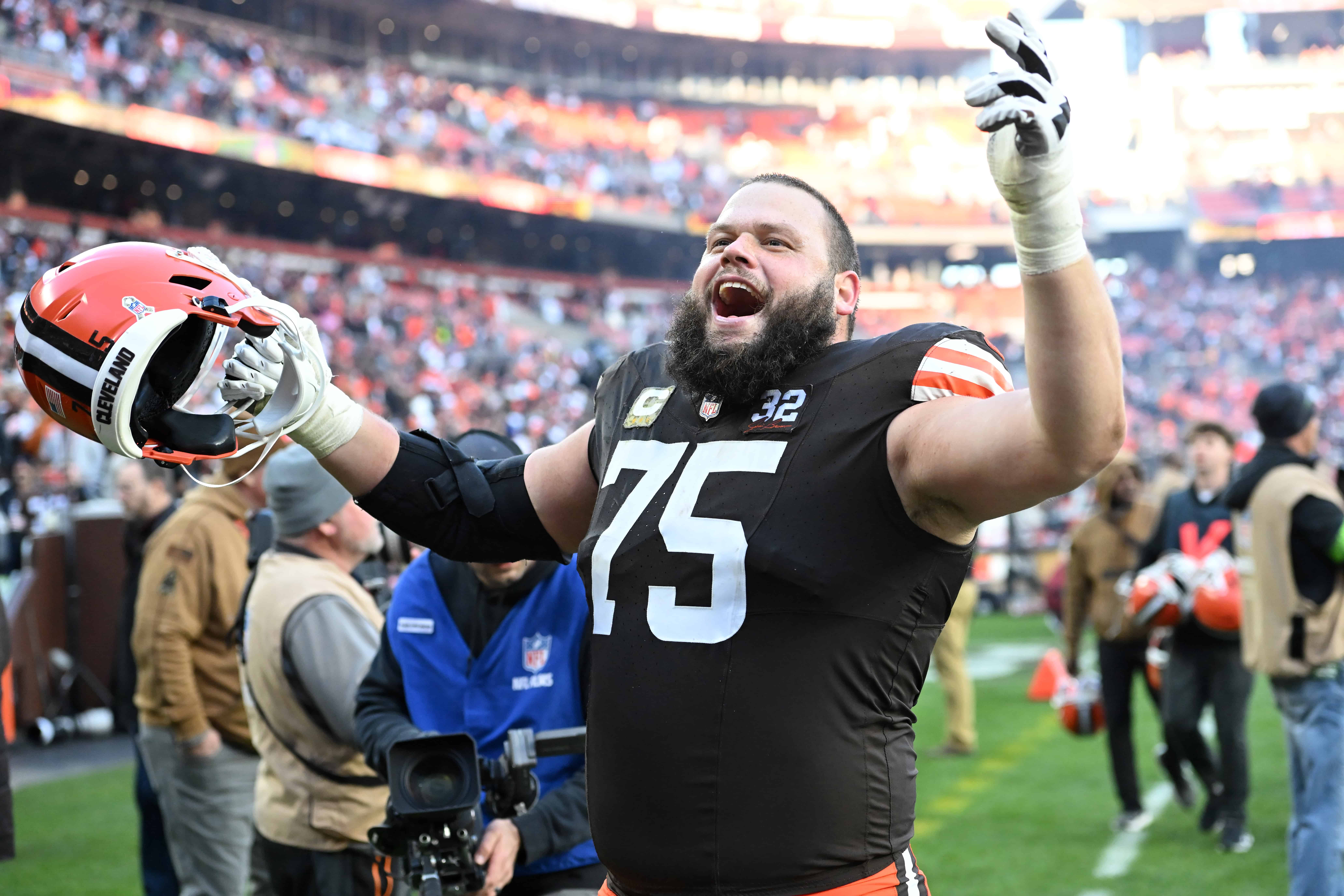 Joel Bitonio #75 of the Cleveland Browns celebrates after beating the Pittsburgh Steelers 13-10 at Cleveland Browns Stadium on November 19, 2023 in Cleveland, Ohio.