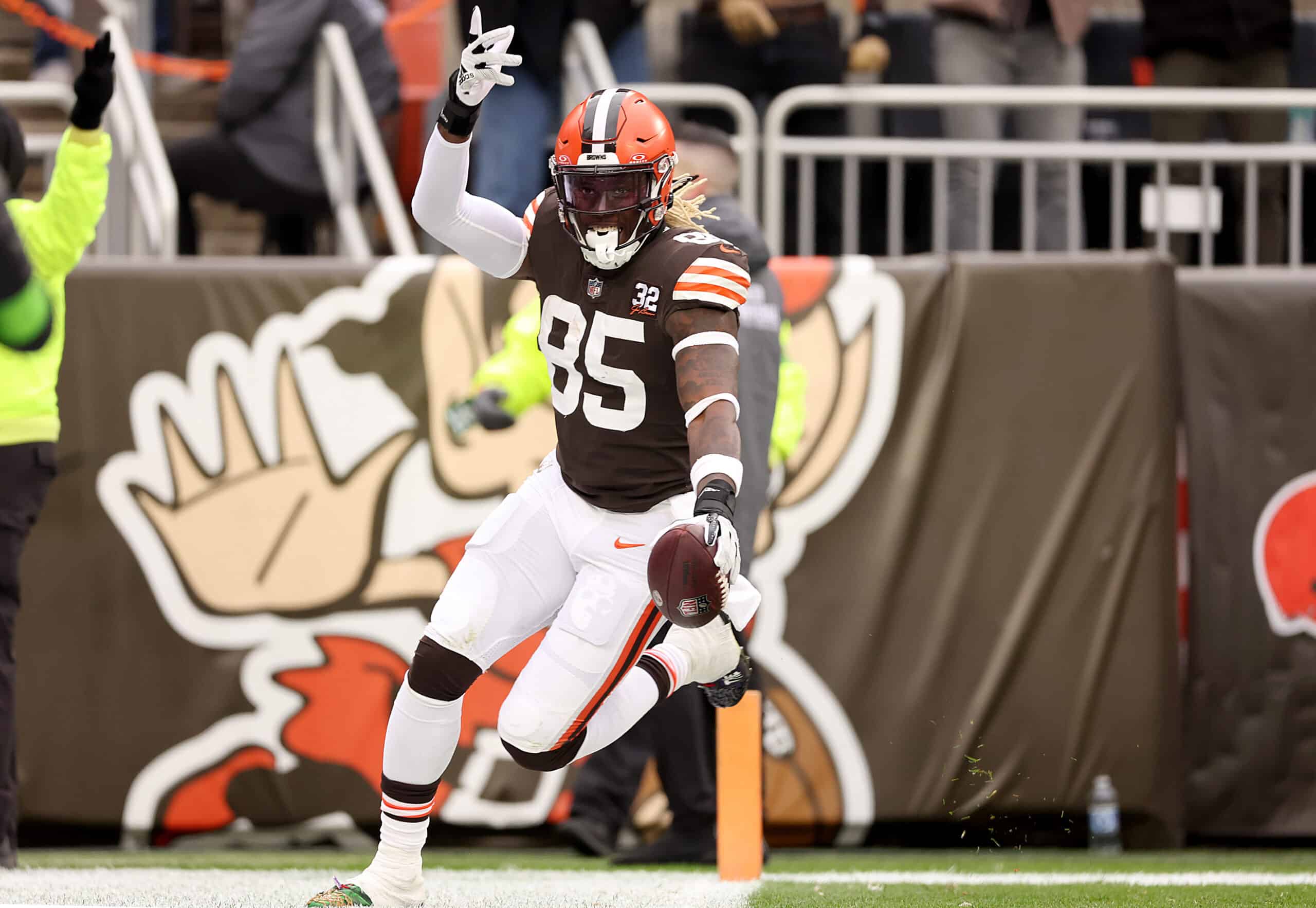 CLEVELAND, OHIO - DECEMBER 10: David Njoku #85 of the Cleveland Browns reacts after a touchdown during the second quarter against the Jacksonville Jaguars at Cleveland Browns Stadium on December 10, 2023 in Cleveland, Ohio.