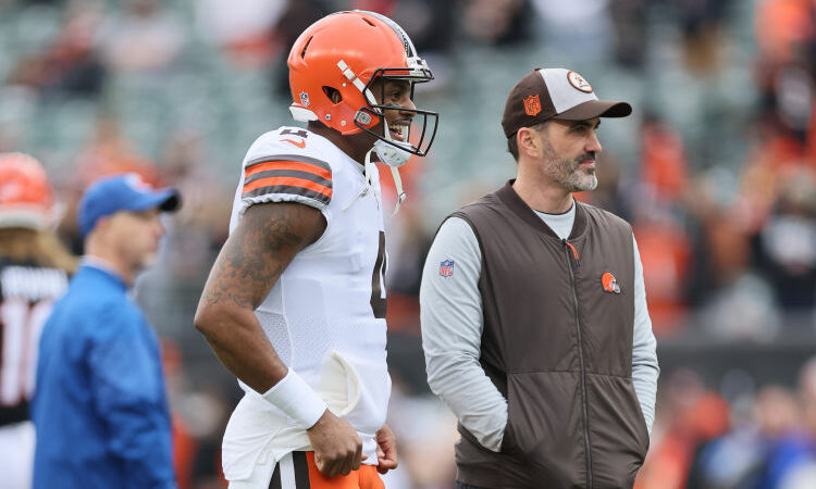 Cleveland Browns quarterback Deshaun Watson and head coach Kevin Stefanski