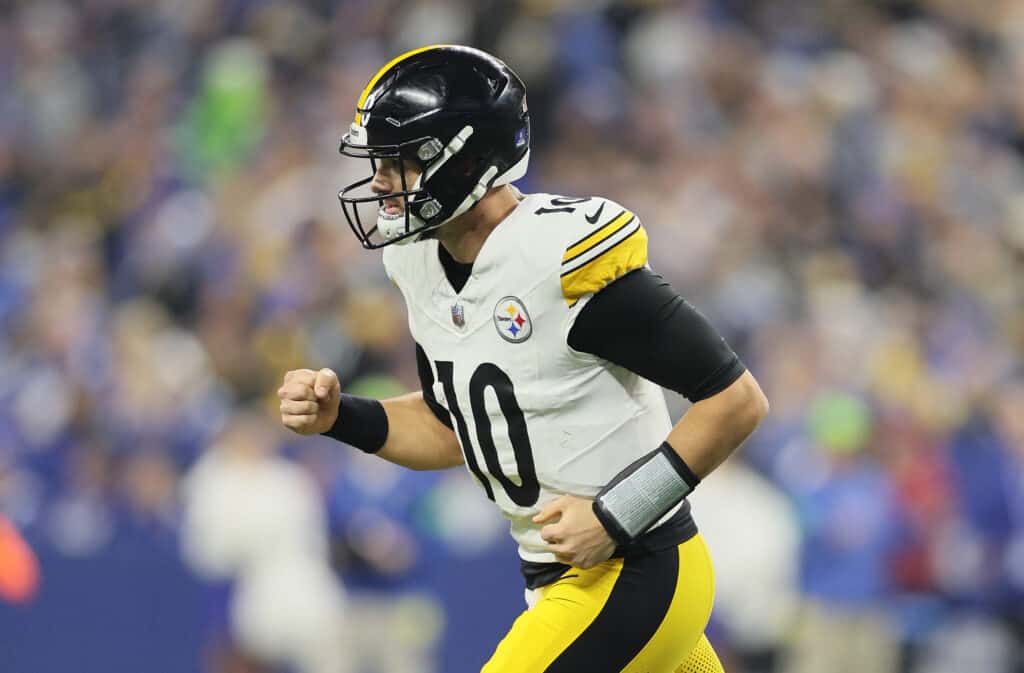 Analyst Suggests Browns Should Sign Former Steelers QB