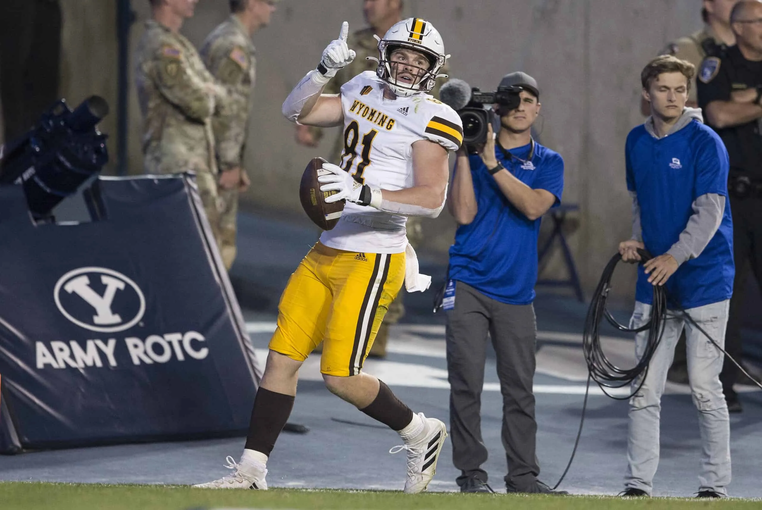 Former Browns TE Signs With Saints