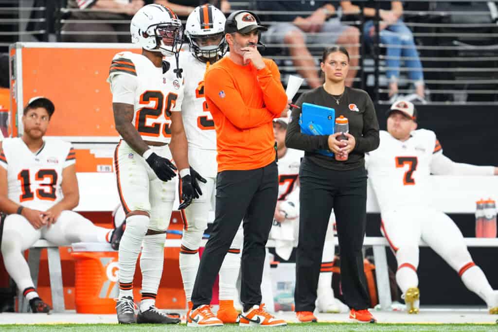 Andrew Siciliano Shares How Kevin Stefanski, Ken Dorsey Communicated During Ravens Game