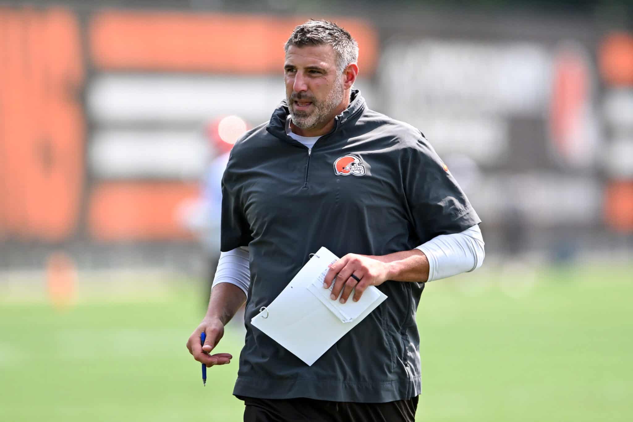 Analyst Suggests Mike Vrabel Will Be Top Coaching Candidate In 2025