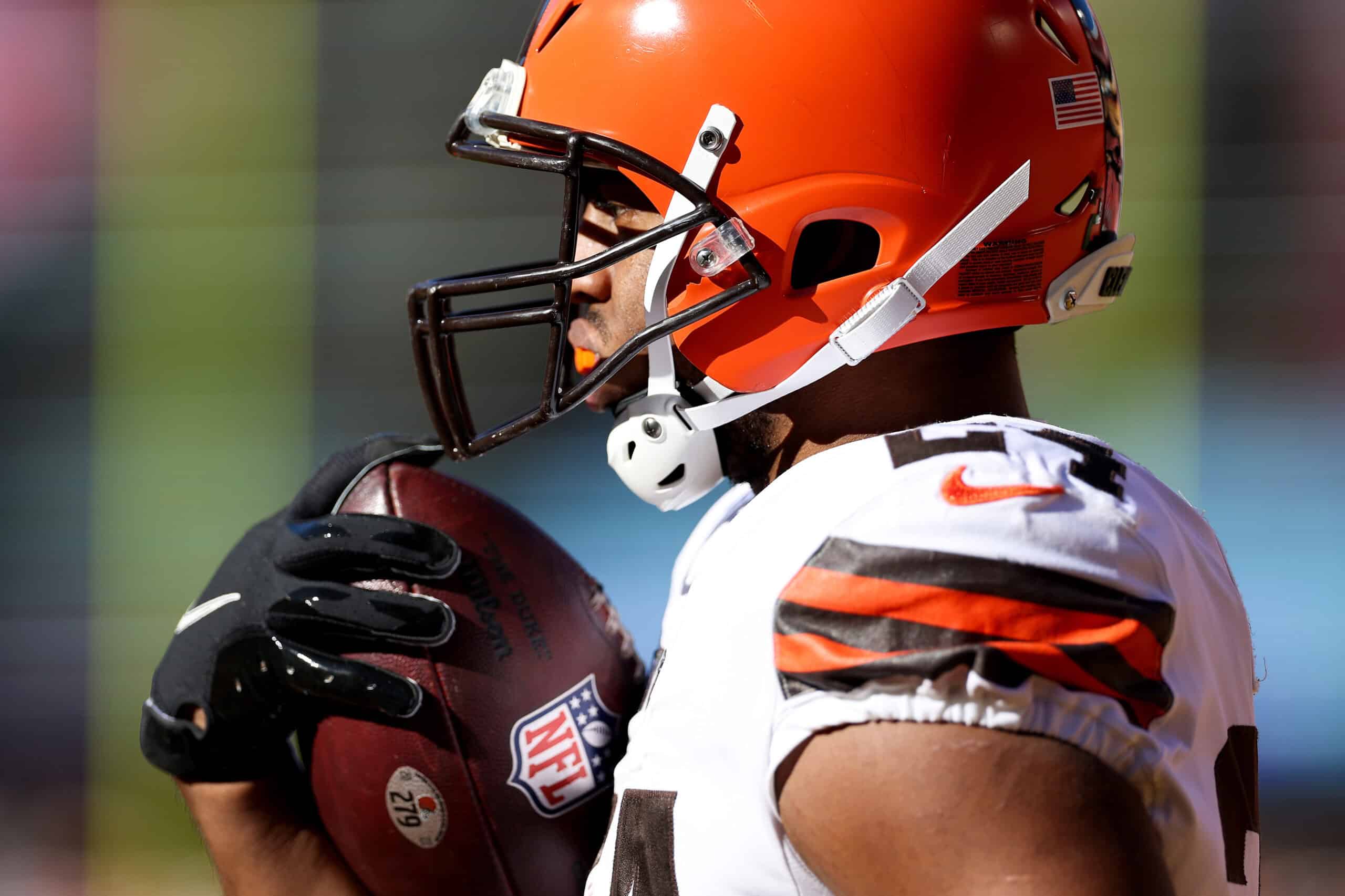 LANDOVER, MARYLAND - JANUARY 01: Nick Chubb #24 of the Cleveland Browns warms up before playing against the Washington Commanders at FedExField on January 01, 2023 in Landover, Maryland.