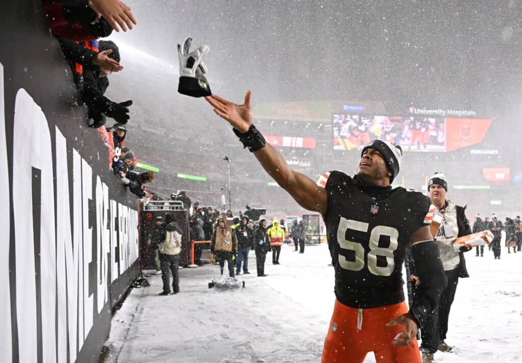 Jordan Hicks Says 1 Browns Teammate Is ‘A Freak’