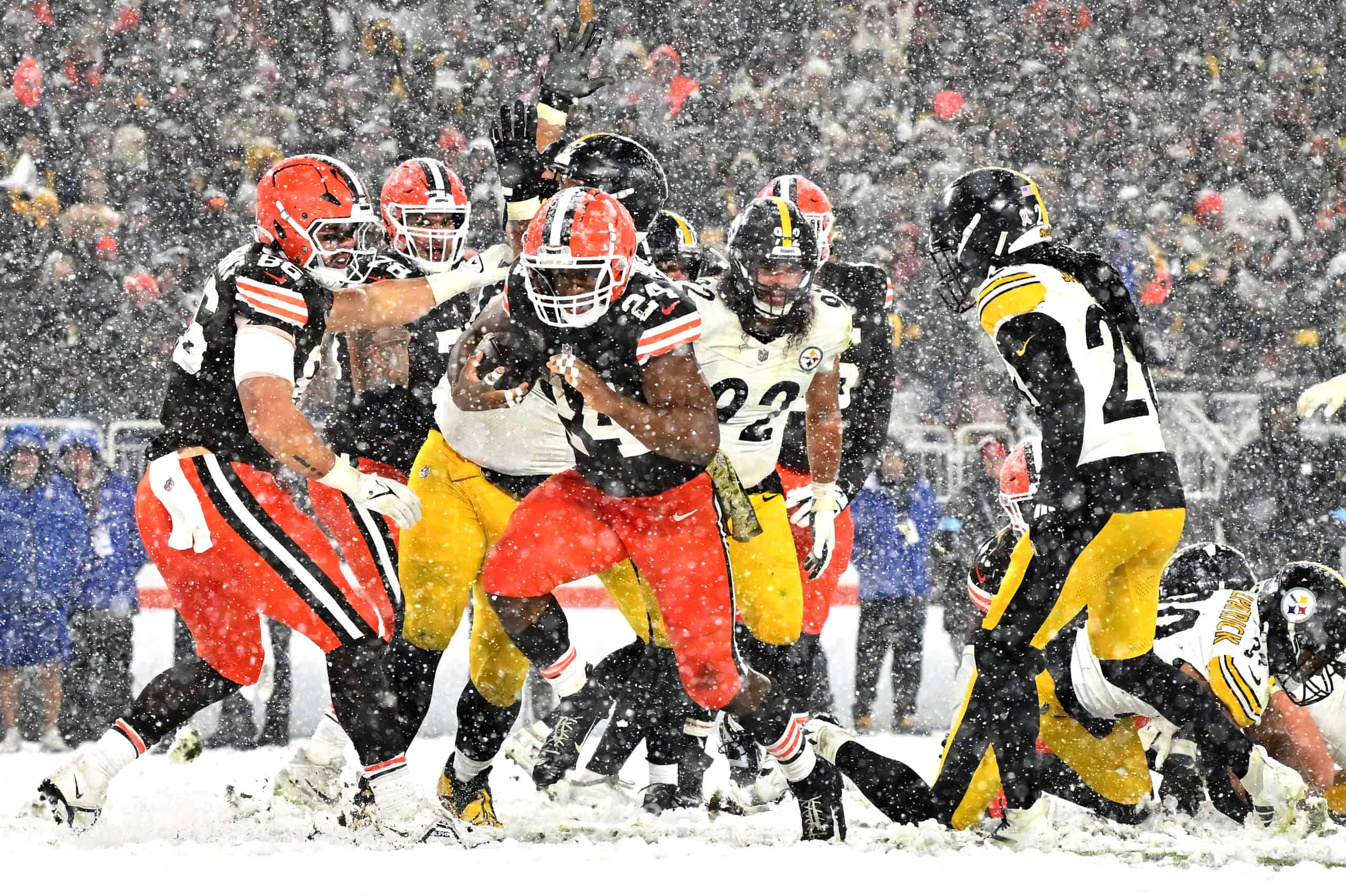 CLEVELAND, OHIO - NOVEMBER 21: Nick Chubb #24 of the Cleveland Browns runs the ball for a touchdown against the Pittsburgh Steelers during the fourth quarter in the game at Huntington Bank Field on November 21, 2024 in Cleveland, Ohio.