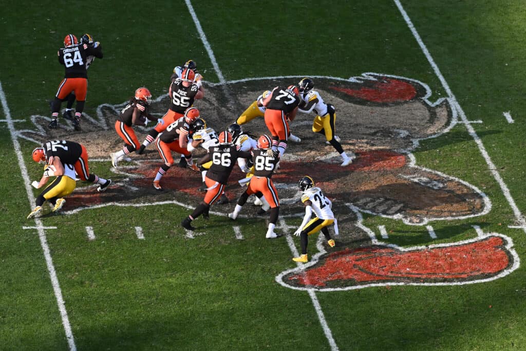 Analyst Predicts Score Of Browns, Steelers Game