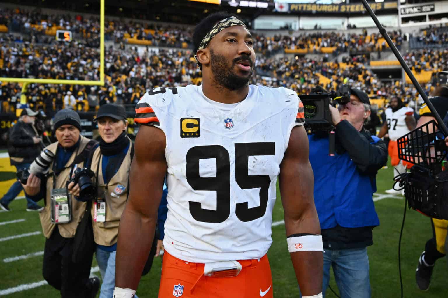 Omg! Browns' Myles Garrett Caught Doing 100Mph Near Cleveland! - jx571sm