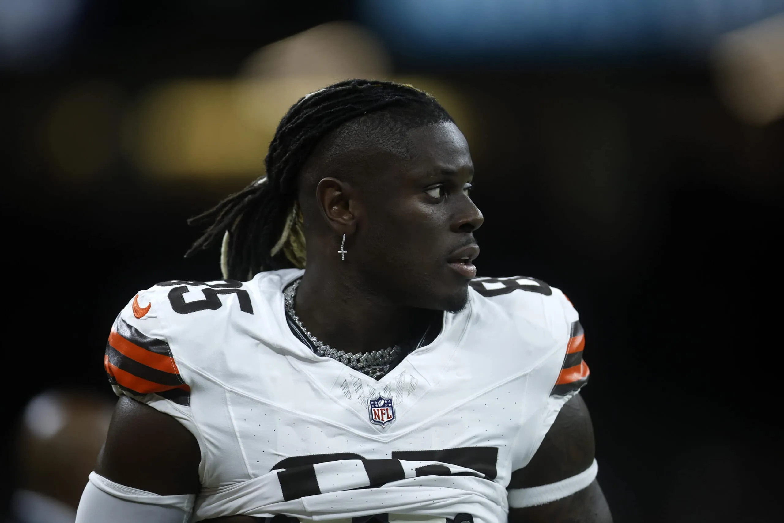 NEW ORLEANS, LOUISIANA - NOVEMBER 17: David Njoku #85 of the Cleveland Browns looks on during the game against the New Orleans Saints at Caesars Superdome on November 17, 2024 in New Orleans, Louisiana.