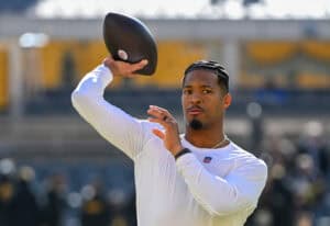 PITTSBURGH, PENNSYLVANIA - DECEMBER 08: Jameis Winston #5 of the Cleveland Browns warms up prior to the game against the Pittsburgh Steelers at Acrisure Stadium on December 08, 2024 in Pittsburgh, Pennsylvania.