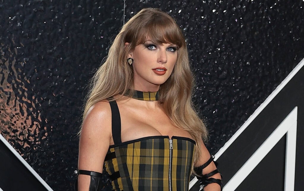 Taylor Swift’s Lead Guitarist Will Lead Browns Out Of Tunnel On Sunday