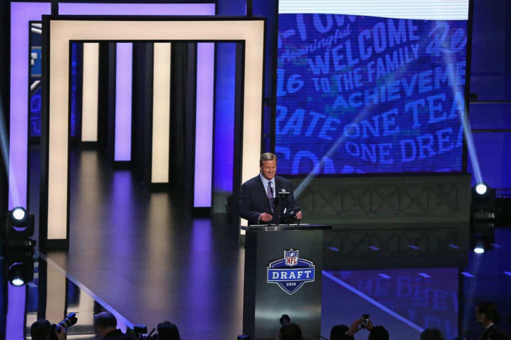 Former Player Urges Browns To Pass On Top Prospect In Draft